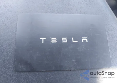 2020 Tesla Model Y Long Range Dual Motor All-Wheel Drive z USA, uszkodzony, nr VIN 5YJYGDEE6LF052667